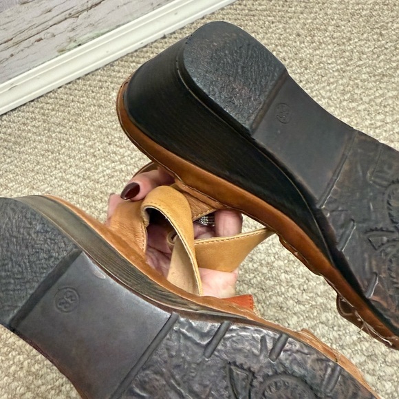 Karston gorgeous leather shoes Made in France. Size 38 wedge strappy heels brown - Picture 7 of 10